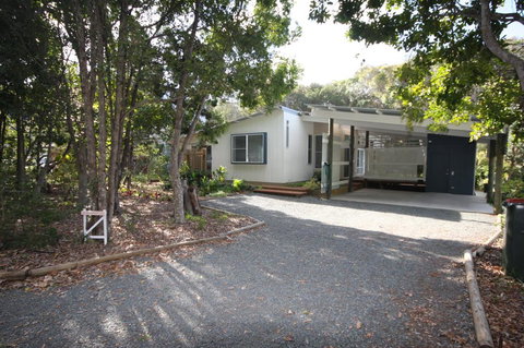 15 Belle Court - Modern, Architect Designed, Open Plan Holiday Home With Outdoor Shower - Tourism Gold Coast 0