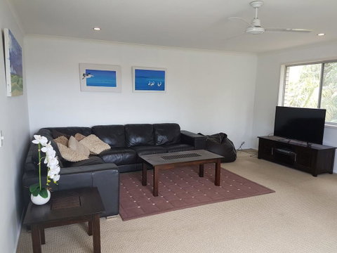 15 Larapinta Court - Family Home With Swimming Pool In A Quiet Street And Central Location Close To CBD - Tourism Gold Coast 1
