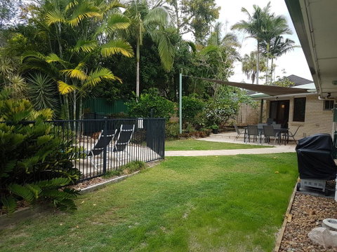 15 Larapinta Court - Family Home With Swimming Pool In A Quiet Street And Central Location Close To CBD - Tourism Gold Coast 3
