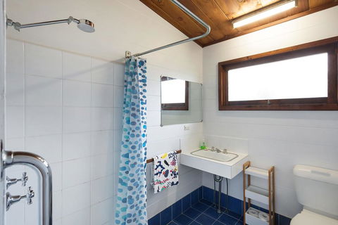 17 Dulling Street - Beach House - Tourism Gold Coast 2