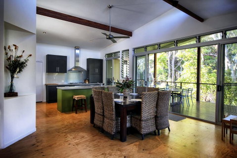 17 Naiad Court - Modern, Open Plan Family Home With Covered Outdoor Area And Double Lock-up Garage - Tourism Gold Coast 2