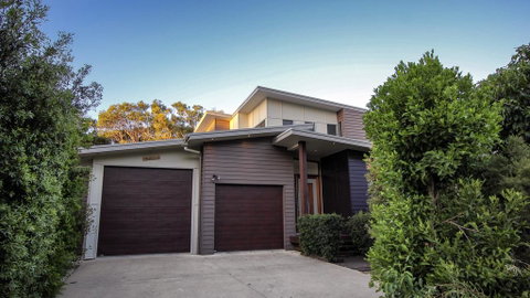 17 Naiad Court - Modern, Open Plan Family Home With Covered Outdoor Area And Double Lock-up Garage - Tourism Gold Coast 0