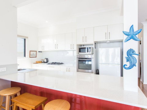 18 Cliff Road - Tourism Gold Coast 3
