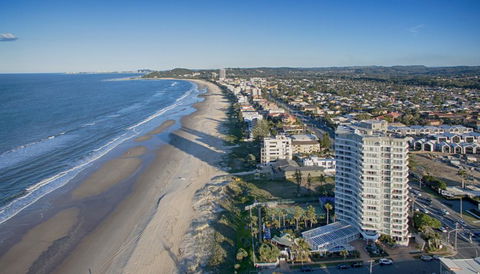 19th Avenue On The Beach - Tourism Gold Coast 0