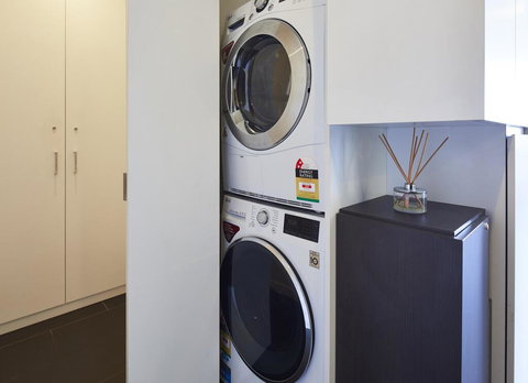 2 Bdrm 2 Bthrm Apt With Balcony Views Pool And Gym - Tourism Gold Coast 3