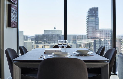 2 Bdrm 2 Bthrm Apt With Balcony Views Pool And Gym - Tourism Gold Coast 1