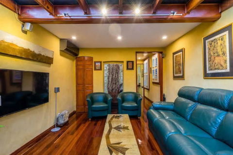 2 Bed Renovated Terrace - Erskinville - Tourism Gold Coast 3