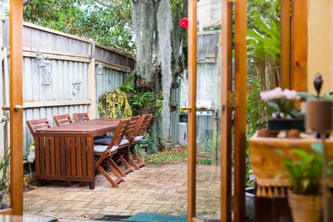2 Bed Renovated Terrace - Erskinville - Tourism Gold Coast 0