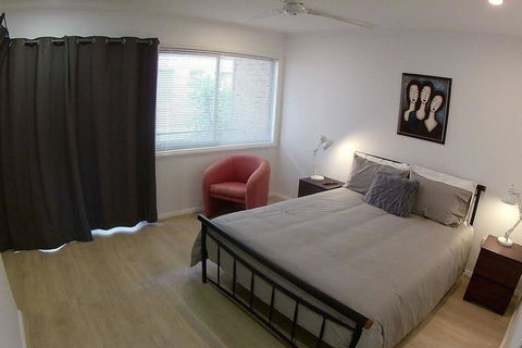 2 Bedroom Apartment In Surfers Central - Tourism Gold Coast 2