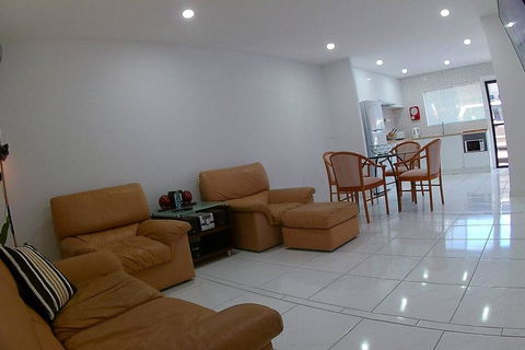 2 Bedroom Apartment In Surfers Central - Tourism Gold Coast 0