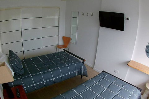 2 Bedroom Apartment In Surfers Central - Tourism Gold Coast 3
