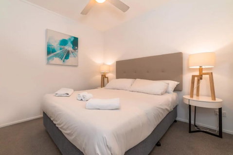 2 Bedroom Apartment Seconds From Valley - Tourism Gold Coast 3