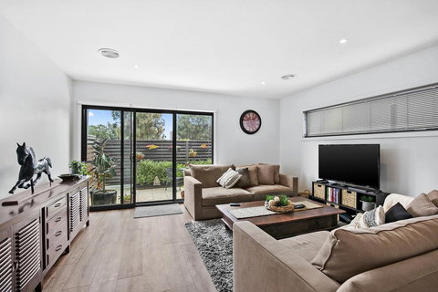 2 Bedroom Townhouse - Family & Corporate Bookings Only - Tourism Gold Coast 1