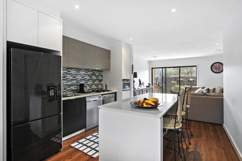 2 Bedroom Townhouse - Family & Corporate Bookings Only - Tourism Gold Coast 0