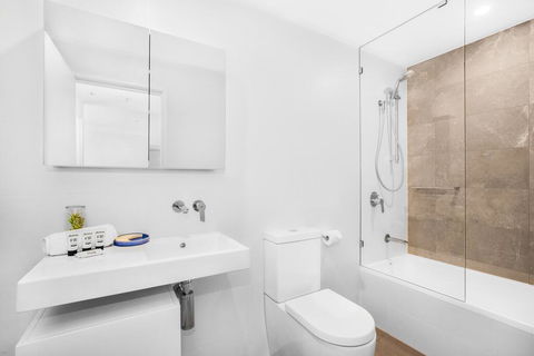 2-Bed Beach Apartment With Pool, Parking And Balcony - Tourism Gold Coast 3