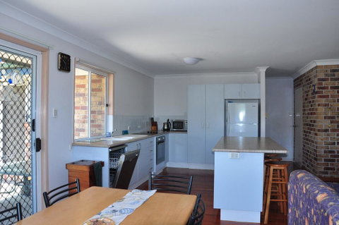23 Carlo Road - Lowset Family Home Within Walking Distance To The Shopping Centre. Pet Friendly - Tourism Gold Coast 1
