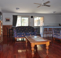 23 Carlo Road - Lowset family home within walking distance to the shopping centre. Pet friendly - Tourism Gold Coast