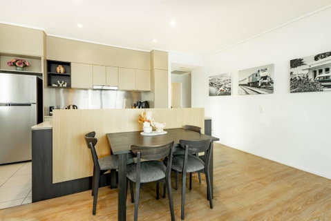 Cairns City & Ocean View, 1 BR Sleeps 4 Spacious Apt - Tourism Gold Coast 1