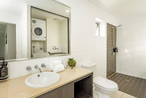 Cairns City & Ocean View, 1 BR Sleeps 4 Spacious Apt - Tourism Gold Coast 2