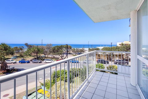 Capeview Apartments - Right On Kings Beach - Tourism Gold Coast 4