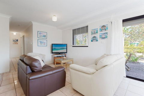 Carindale, 13 19 Dowling Street - Ground Floor Unit With Complex Pool And Tennis Court - Tourism Gold Coast 2