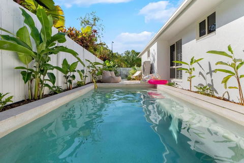 Cedar Villa - Poolside Stunner By The Beach - Tourism Gold Coast 0