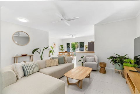 Cedar Villa - Poolside Stunner By The Beach - Tourism Gold Coast 1