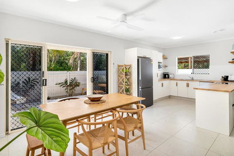 Cedar Villa - Poolside Stunner By The Beach - Tourism Gold Coast 2