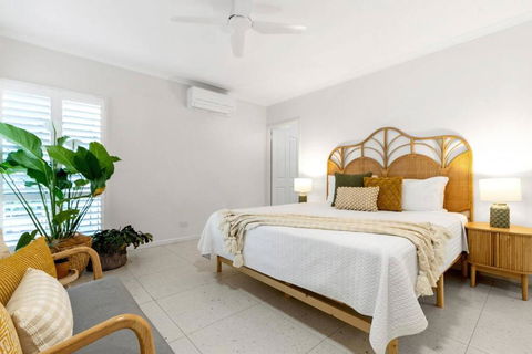 Cedar Villa - Poolside Stunner By The Beach - Tourism Gold Coast 3