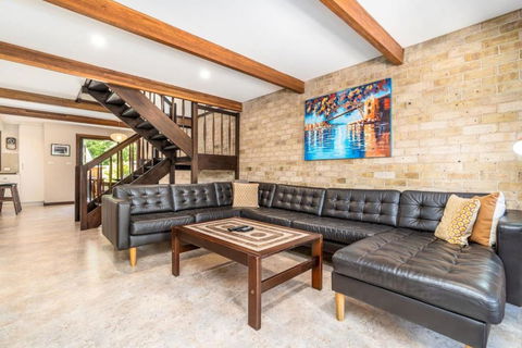 Charming Two-story 2BR Townhouse In Braddon - Tourism Gold Coast 0