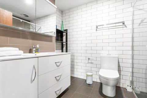 Charming Two-story 2BR Townhouse In Braddon - Tourism Gold Coast 3