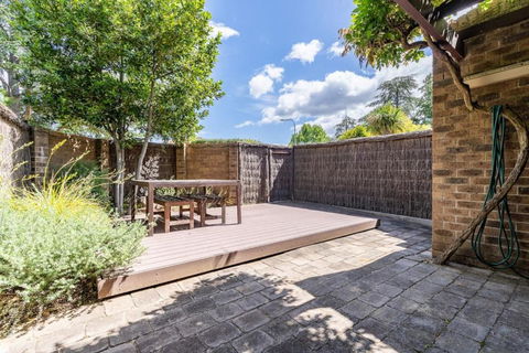 Charming Two-story 2BR Townhouse In Braddon - Tourism Gold Coast 4