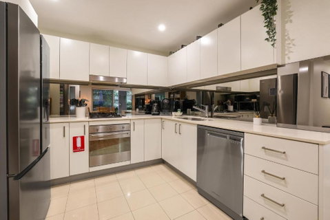 Chic 2-Bed Dee Why Haven With Backyard & BBQ - Tourism Gold Coast 3