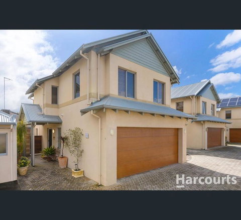 City Beach House - Tourism Gold Coast 1