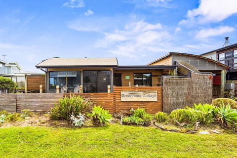 Coastal Cottage With Ocean Views - Tourism Gold Coast 0