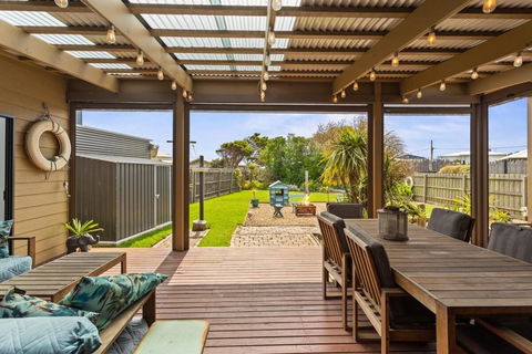 Coastal Cottage With Ocean Views - Tourism Gold Coast 3