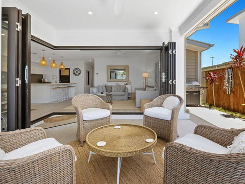 Coastal Hideaway In The Heart Of Casuarina With Heated Pool - Tourism Gold Coast 4