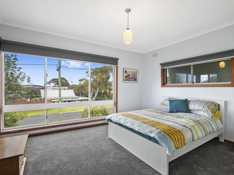 Coastal Comfort 3 Bedroom - Tourism Gold Coast 0