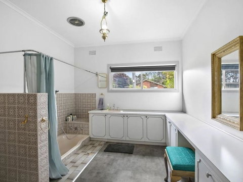 Coastal Comfort 3 Bedroom - Tourism Gold Coast 2