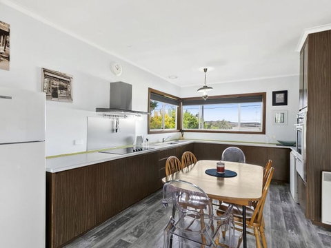 Coastal Comfort 3 Bedroom - Tourism Gold Coast 4