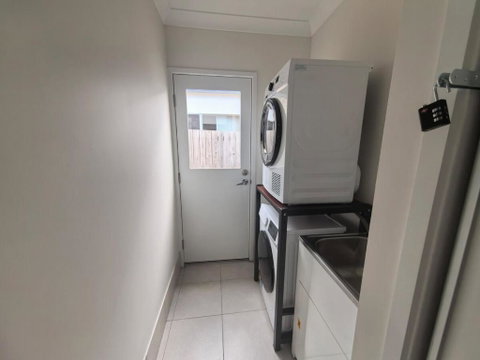 Coomera Comfort Lodge Near Theme Park & Westfield - Tourism Gold Coast 4