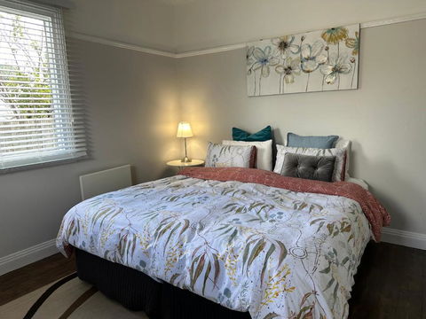 Daisy Cottage On Duke 3BR - Tourism Gold Coast 3