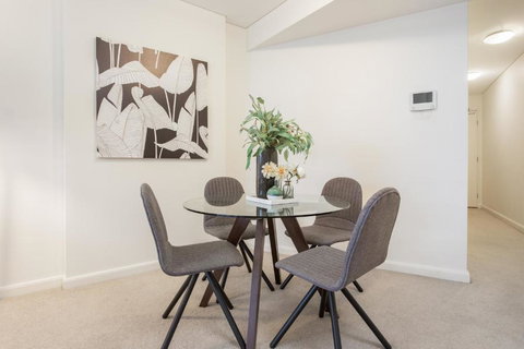 Darling Harbour Apartment Near King St Wharf - Tourism Gold Coast 4