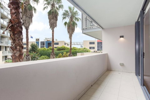 Darling Harbour Apartment Near King St Wharf - Tourism Gold Coast 2