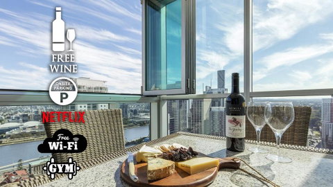 2BR EPIC VIEWS , CBD,  2 Cars , Pool, Wine, Gym, Netflix - Tourism Gold Coast 0