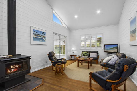 3 Macleay St, Narrawallee - Tourism Gold Coast 2