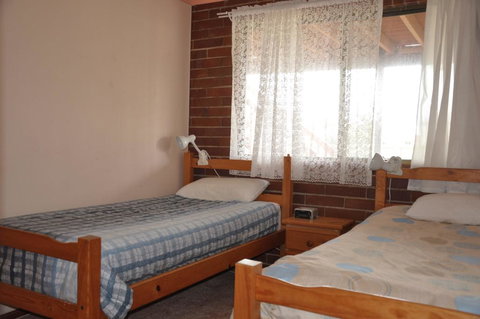 31 Bombala Crescent - Two Storey Home With Covered Outdoor Deck, Fully Fenced Backyard. Pet Friendly - Tourism Gold Coast 1