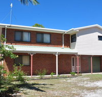 31 Bombala Crescent - Two storey home with covered outdoor deck fully fenced backyard. Pet friendly - Tourism Gold Coast