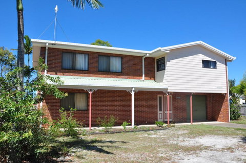 31 Bombala Crescent - Two Storey Home With Covered Outdoor Deck, Fully Fenced Backyard. Pet Friendly - Tourism Gold Coast 0