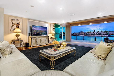 4.5 Million Dollar Surfers Paradise Dream Mansion - Tourism Gold Coast 0